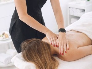 client receiving a relaxing massage